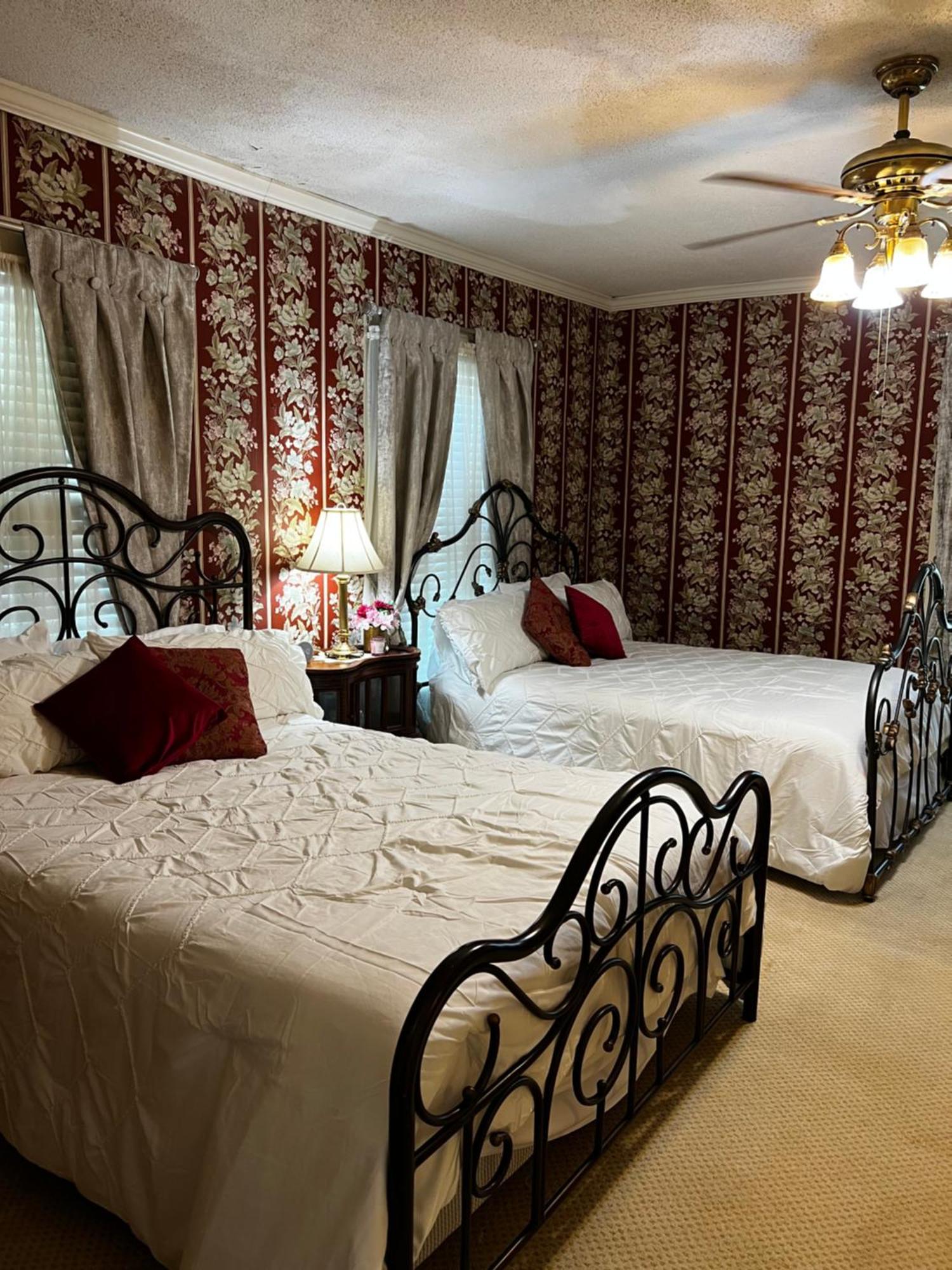 Commodore Bed & Breakfast Бейнбрідж Екстер'єр фото
